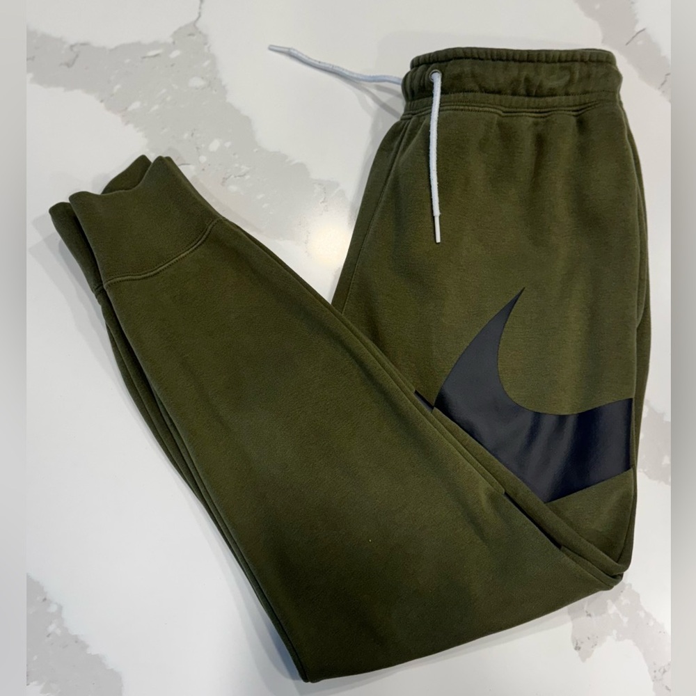 Nike Men Green Joggers with Black Logo - Picture 6 of 10